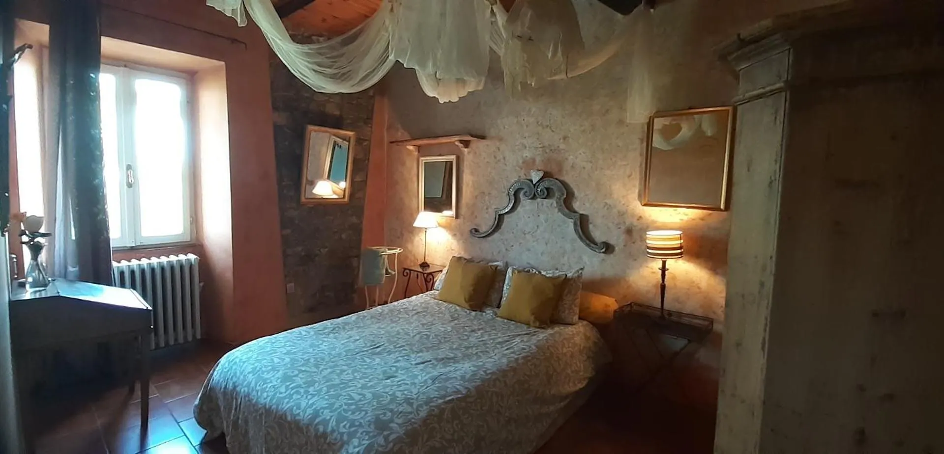 Luca House Apartment Montalbo