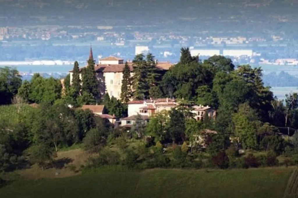 Luca House Apartment Montalbo