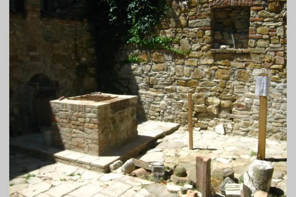 Luca House Apartment Montalbo