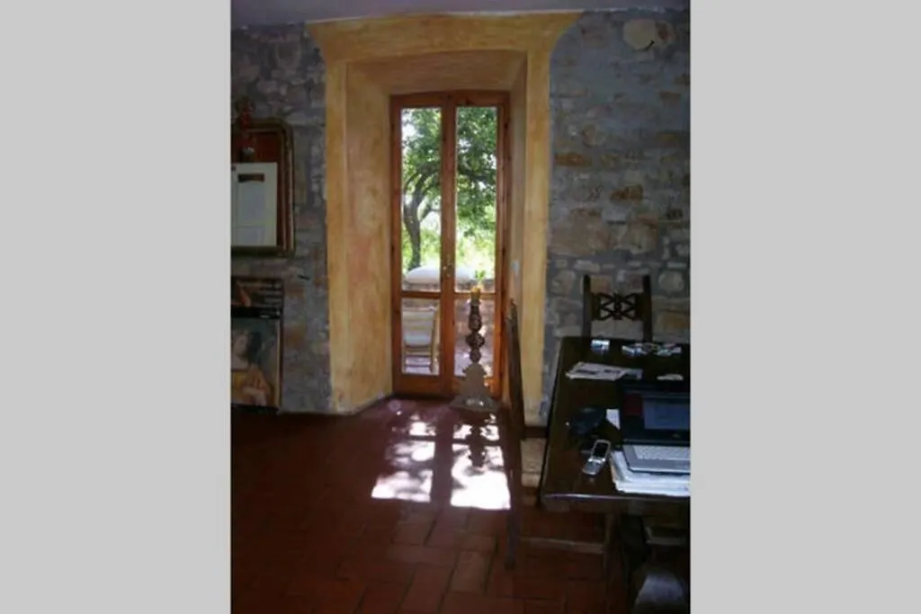 Luca House Apartment Montalbo
