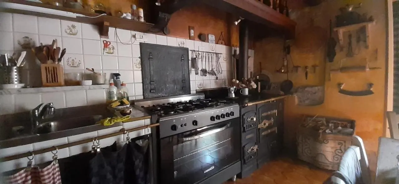 Luca House Apartment Montalbo